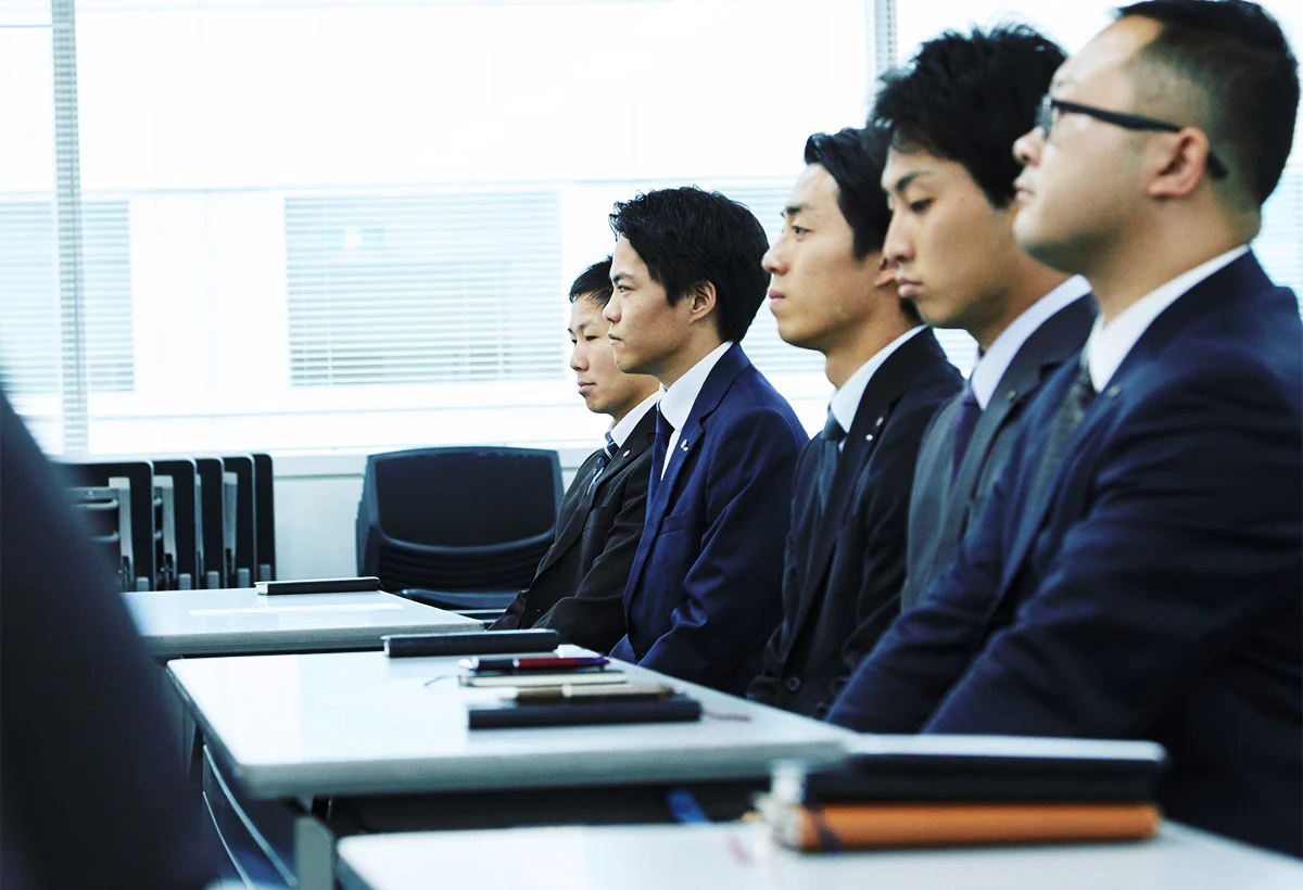 説明会資料に掲載された研修風景